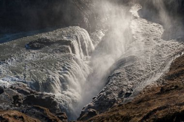 İzlanda 'daki Gullfoss Şelalesi. İzlanda 'nın en ünlü şelalelerinden biri. Su Spreyi