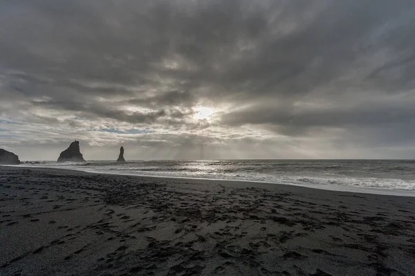 Black Sand Beach Reynisfjara Iceland Rocks Water Ocean Waves Sunlight — Foto de Stock