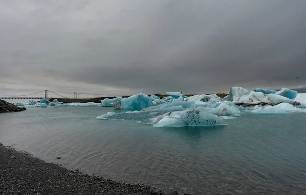 Close Jokulsarlon Glacier Lagoon Iceland Cloudy Sky Floe Icebergs — Stock Fotó