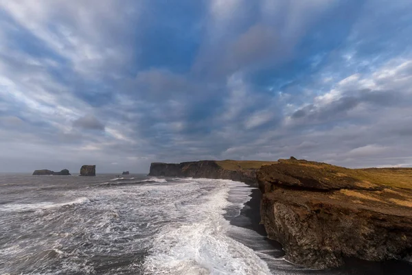 Black Sand Beach Reynisfjara Iceland Windy Morning Ocean Waves Blue — Foto de Stock