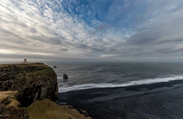 Lighthouse Black Sand Beach Reynisfjara Iceland Morning Sky — Foto de Stock