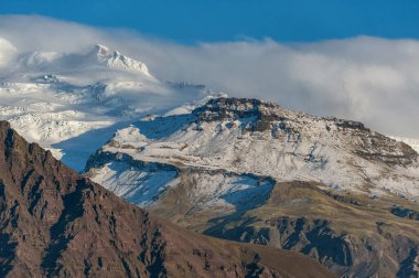 İzlanda Doğa ve Peyzaj. Arkaplanda Dağ.