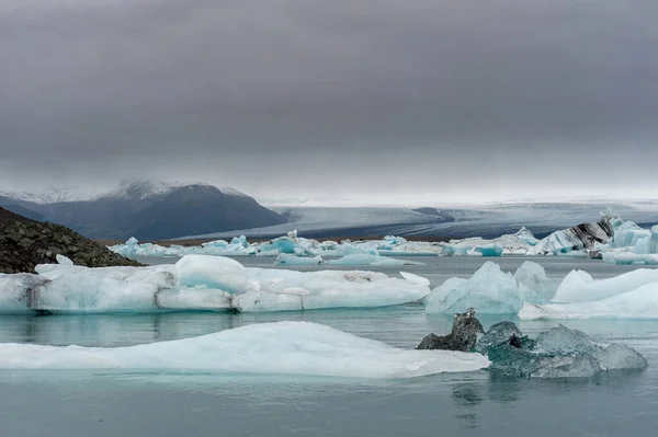 Льодовик Джокулсарлон Лагуна Ісландії Воді Гора Задньому Плані — стокове фото