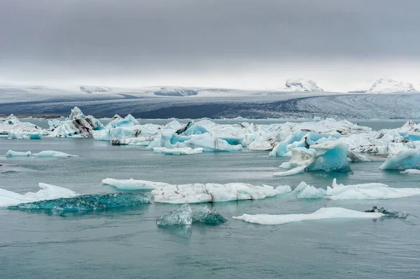 Вода Айсберг Ледниковой Лагуне Джоколсарлон Гора Фоновом Режиме — стоковое фото