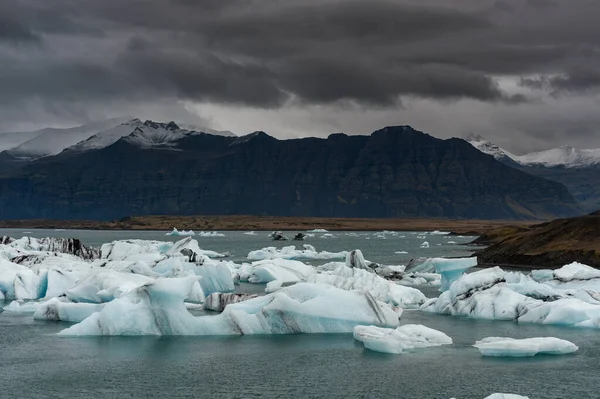 Jokulsarlon Glacier Lagoon Mountain Background Dark Stormy Sky Background — Stock Fotó