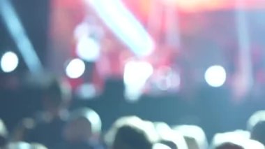 Konser salonu, konser ışıkları, seyirci stadyumu modern disko ışığı. Kalabalık Olay