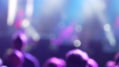 Konser salonu, konser ışıkları, seyirci stadyumu modern disko ışığı. Kalabalık Olay