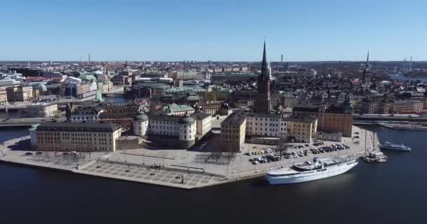 Стокгольм Центре Швеции Остров Крышей Церкви Риддархолмен Заднем Плане Drone — стоковое видео