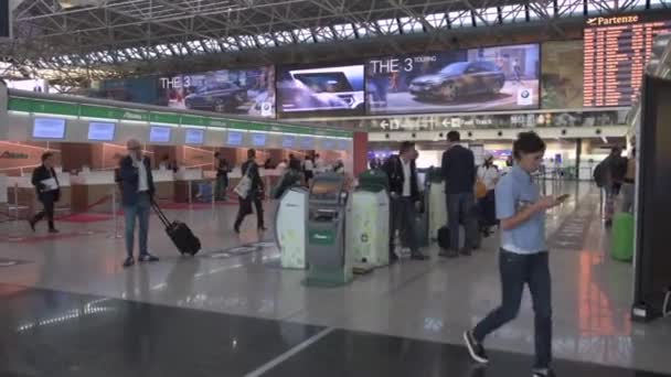 International Fiumicino Airport Italy Rome Interior People Passengers — Stockvideo