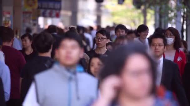 Ιάπωνες Στο Τόκιο Επιχειρηματική Περιοχή Ώρα Αιχμής Άνθρωποι Περπατούν Στο — Αρχείο Βίντεο