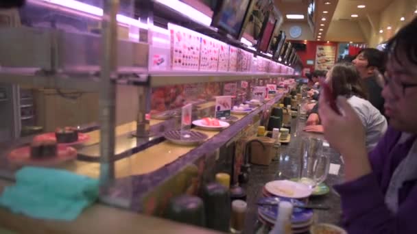 Місцевий Ресторанчик Здорової Їжі Токіо Люди Сидять Чекають Їжу Їжа — стокове відео