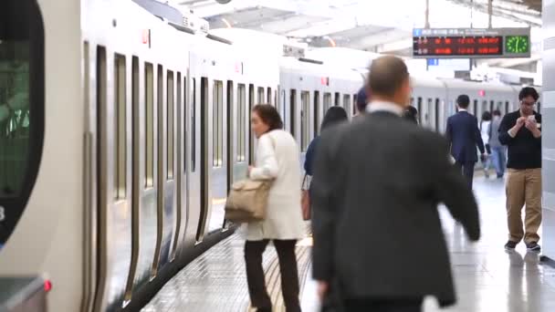 Metro Train Station Platform Tokyo People Rushing Platform Underground Metro — Vídeos de Stock