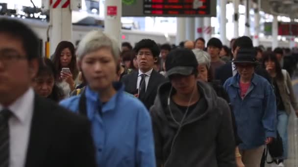 Станция Метро Платформа Токио Станция Метро Час Пик Железнодорожный Вокзал — стоковое видео