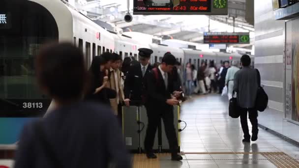 People Walking Platform Metro Train Station Platform Tokyo Underground Metro — Stockvideo