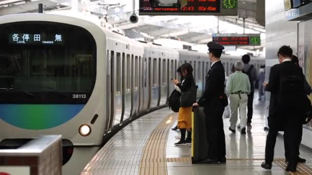 People Walking Platform Metro Train Station Platform Tokyo Underground Metro — Vídeo de stock