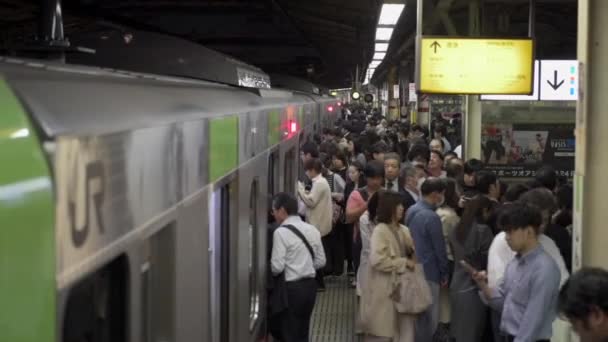 Rush Hour Tokyo Metro Full People Waiting Train Japan — 图库视频影像
