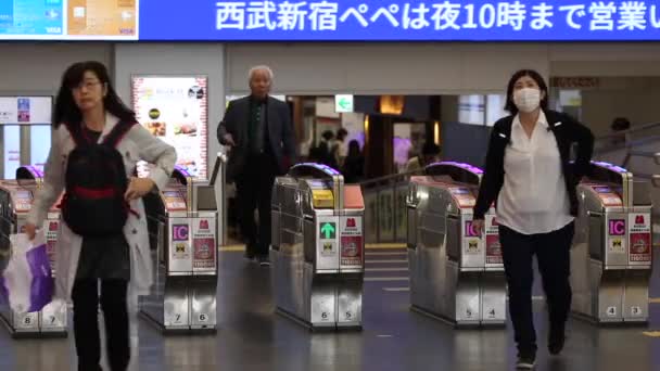 Ticket Gate Tokyo Metro Pasmo Card Suica Card People Taping — Vídeo de Stock