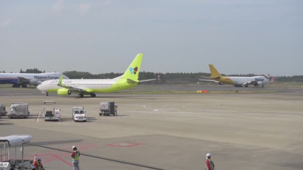 Tokyo International Narita Airport Ground Service Working Background Jin Air — Αρχείο Βίντεο