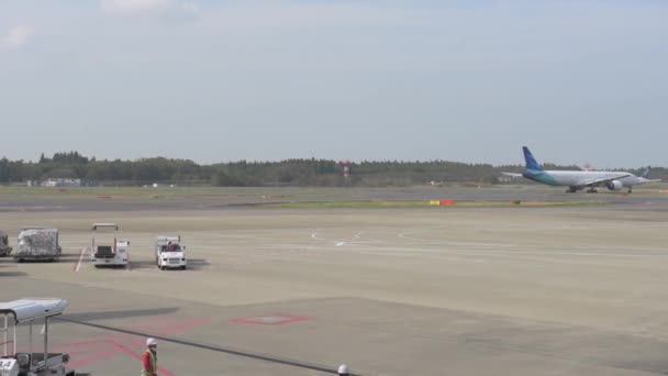 Tokyo International Narita Airport Ground Service Working Background Airplanes Taxing — Αρχείο Βίντεο