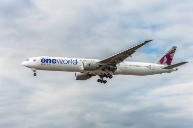 A7-BAB Qatar Airways Oneworld Livery Boeing 777 Landing in London Heathrow International Airport. England.