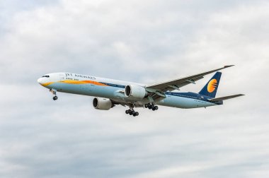 VT-JEH Jet Airways Boeing 777 Landing in London Heathrow International Airport. England.