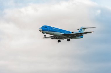PH-KZB KLM Cityhopper Fokker 70 Landing in London Heathrow International Airport. England.