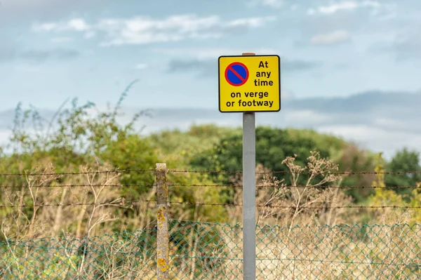 Sign Next Heathrow Airport Fence England London Any Time Verge — Stockfoto