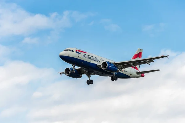 Eupv British Airways Airbus A319 Landing London Heathrow International Airport — Stock Photo, Image