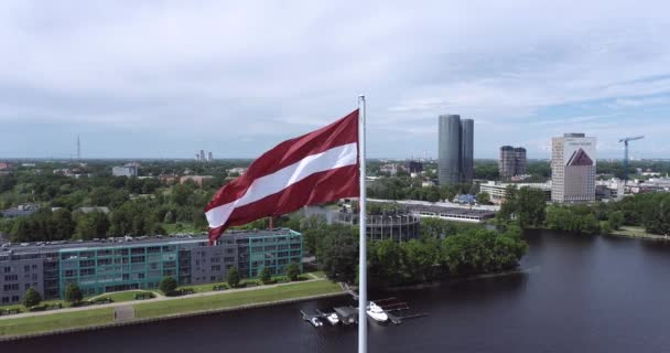 Latvian Flag Waving Dauguva River Background Riga — Vídeos de Stock