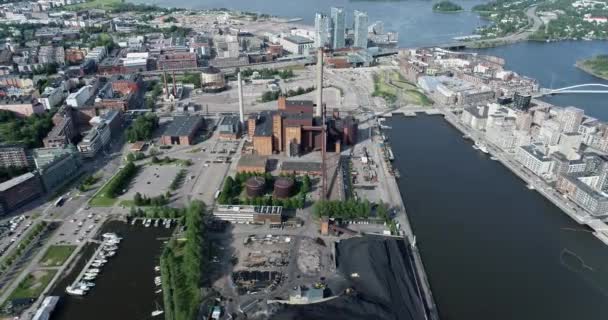Hanasaari Power Plant Een Kolengestookte Warmtekrachtcentrale Sornainen Helsinki Finland Schoorsteen — Stockvideo