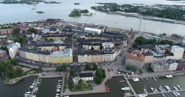 芬兰赫尔辛基的船只和游艇停车场 Drone的观点 — 图库视频影像