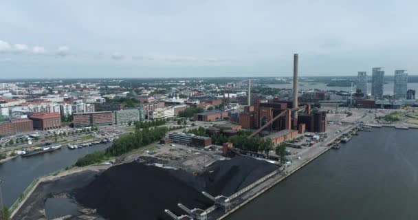 Hanasaari Power Plant Een Kolengestookte Warmtekrachtcentrale Sornainen Helsinki Finland Schoorsteen — Stockvideo