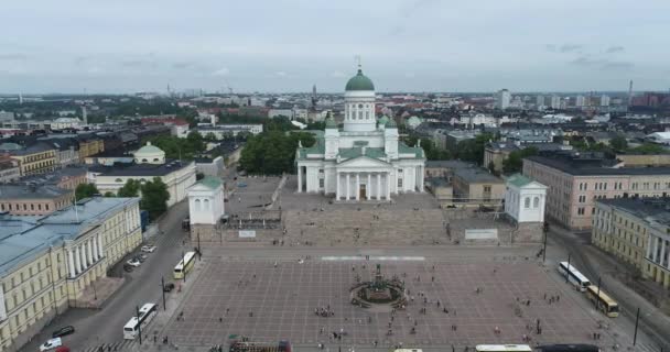 ヘルシンキ大聖堂広場 ヘルシンキで最も有名な観光地の一つ ドローン ポイント ビュー フィンランド — ストック動画