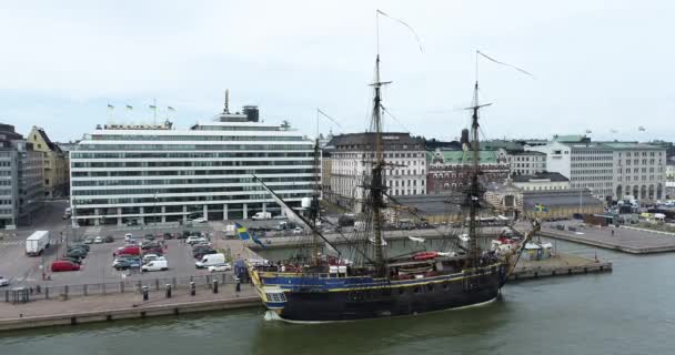 芬兰赫尔辛基的老瑞典帆船Gotheborg号 — 图库视频影像