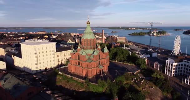 芬兰赫尔辛基Uspending Ski大教堂 Drone的观点 它是芬兰赫尔辛基的东正教大教堂 也是芬兰东正教大教堂的主教堂 — 图库视频影像