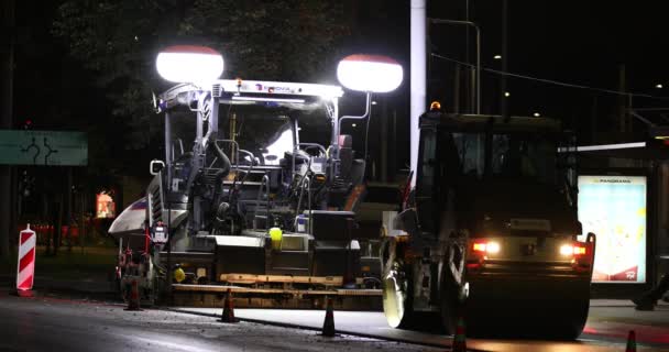 Road Repair Night Asphalt Paver Applying Asphalt Street Construction New — Vídeo de Stock