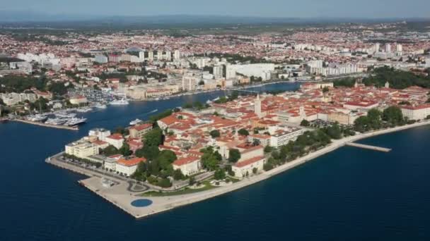 Luftfoto Zadar Gamle Bydel Berømt Turistattraktion Kroatien Havnefronten Antenne Sommer – Stock-video