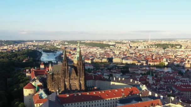 Prague Old Town Vitus Cathedral Prague Castle Complex Buildings Revealing — ストック動画
