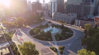 Logan Square Fountain, Circle, Philadelphia Business District ve Downtown 'ın hava manzarası. Pensilvanya İHA