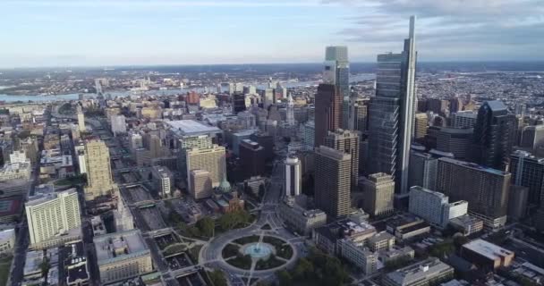 Luchtfoto Van Philadelphia Business District Downtown City Hall Vine Street — Stockvideo