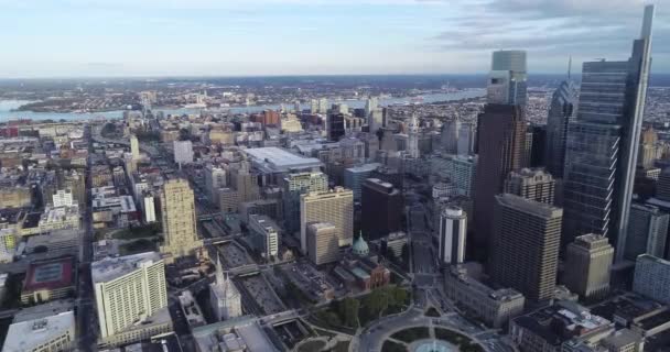 Luchtfoto Van Philadelphia Business District Downtown Stadhuis Vine Street Expressway — Stockvideo