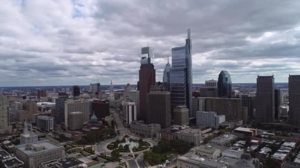 Areal View Beautiful Philadelphia Cityscape Skyscrapers Logan Square Cathedral City — Stockvideo
