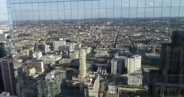 Beautiful Philadelphia Cityscape Glass Reflection Close Skyscraper Англійською — стокове відео