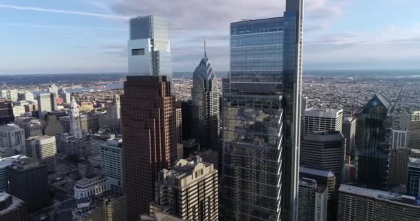 美丽的费城城市景观与摩天大楼市政厅特拉华河为背景 — 图库视频影像