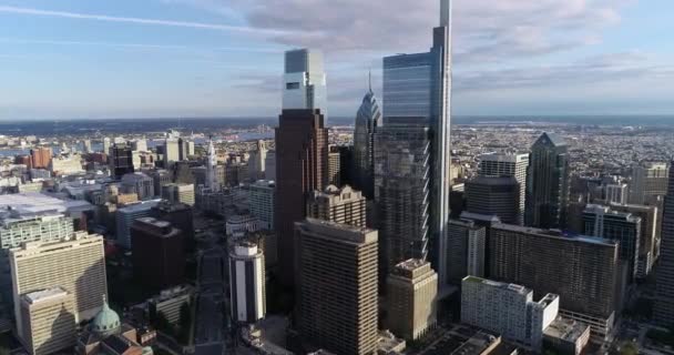 Smukke Philadelphia Cityscape Med Skyskrabere Rådhus Delaware River Baggrunden – Stock-video