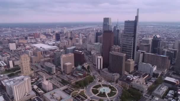 Prachtige Philadelphia City Scape Met Wolkenkrabbers Logan Square Kathedraal Stadhuis — Stockvideo
