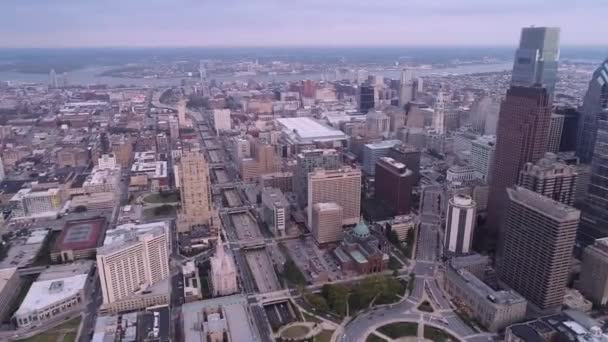 Beautiful Philadelphia Cityscape Skyscrapers Vine Street Expressway City Hall Background — стокове відео