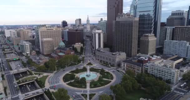 Логан Сквер Фонтан Філадельфії Cityscape Cathedral City Hall Background — стокове відео