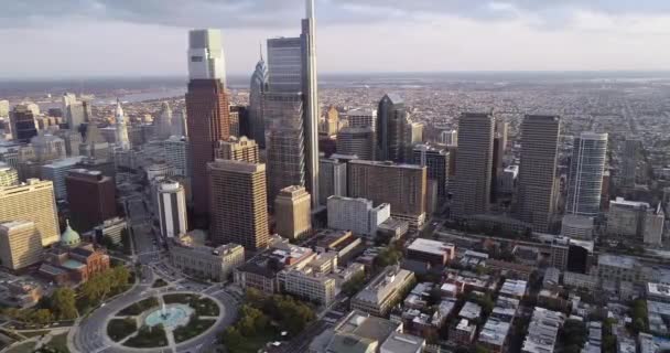 Philadelphia Cityscape Skyscrapers Logan Square Circle Fountain Background — Stock video