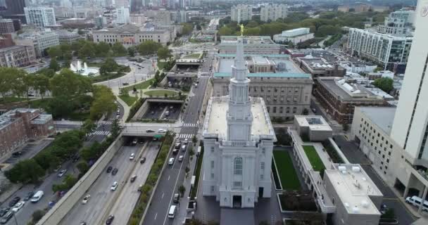 Philadelphia Pennsylvania Temple Cityscape Vine Street Expressway Background Church Jesus — Stockvideo